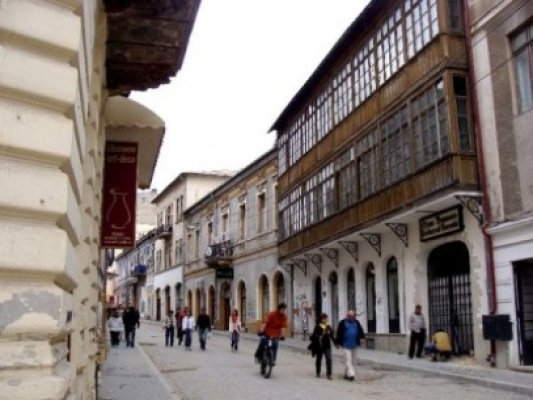 Terasele din Centrul Istoric ar putea fi obligate să aibă mobilier identic